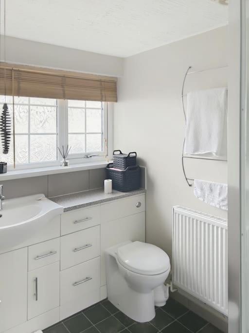 Private Guest House - Double Bedroom, En-Suite And Workspace With Private Entrance, First Floor With No Lift And No Full Kitchen Leicester Extérieur photo