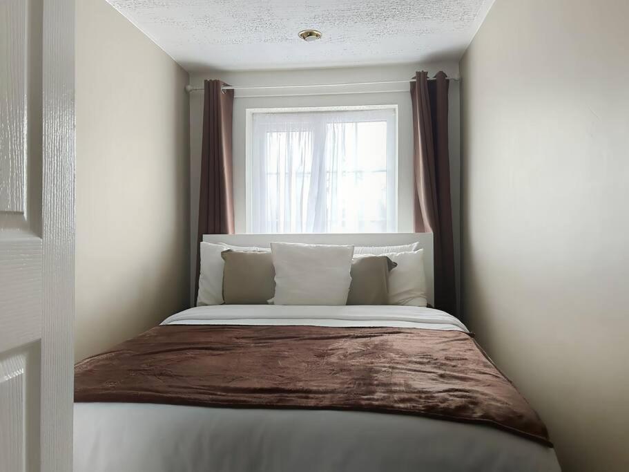 Private Guest House - Double Bedroom, En-Suite And Workspace With Private Entrance, First Floor With No Lift And No Full Kitchen Leicester Extérieur photo